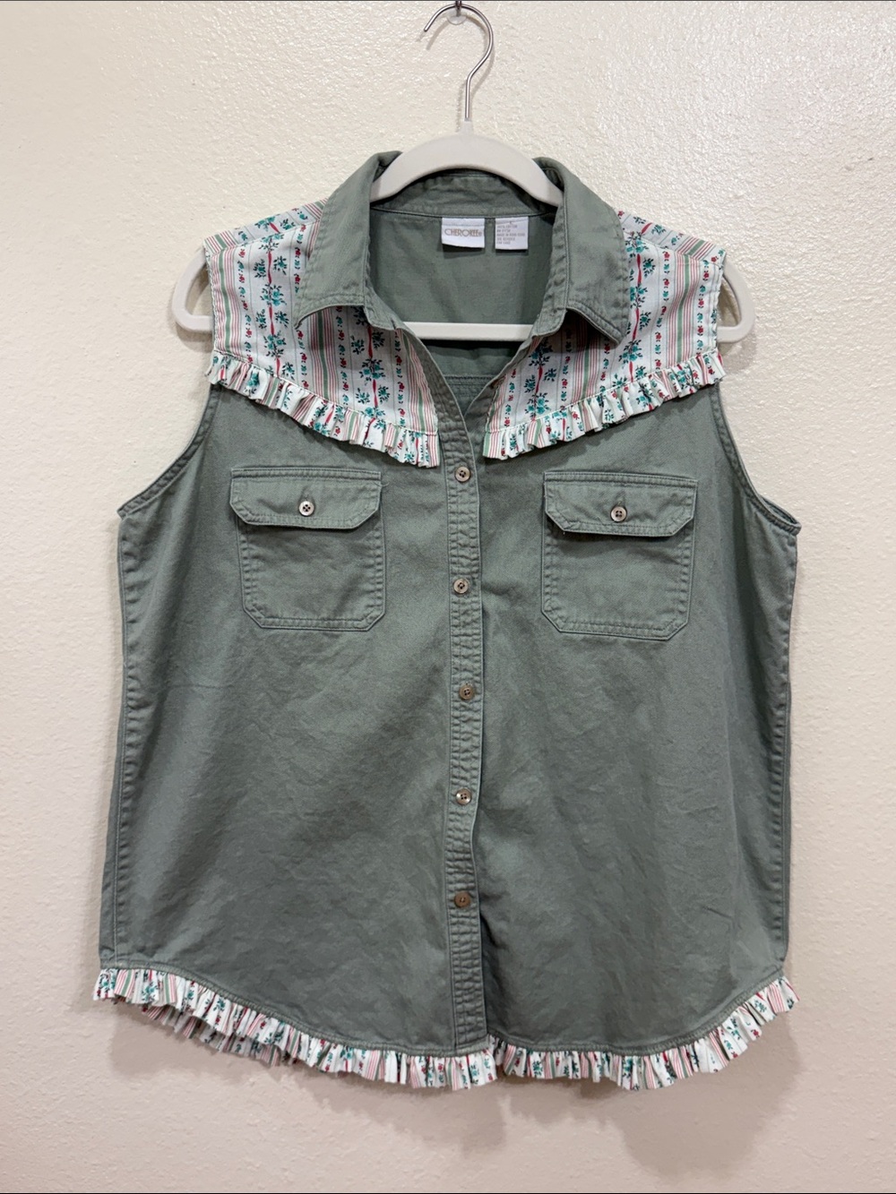 Cherokee Sage Green Sleeveless Button-Front Shirt with Floral Trim Size Large